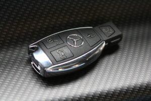 mercedes, auto detail, luxury-2654965.jpg